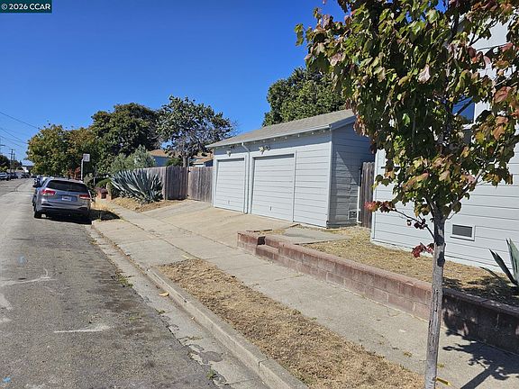 5th image of 3103 Esmond Ave