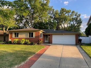 2528 Crofthill Dr, Auburn Hills, MI 48326