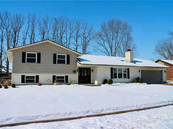 313 Scott Dr, Englewood, OH 45322