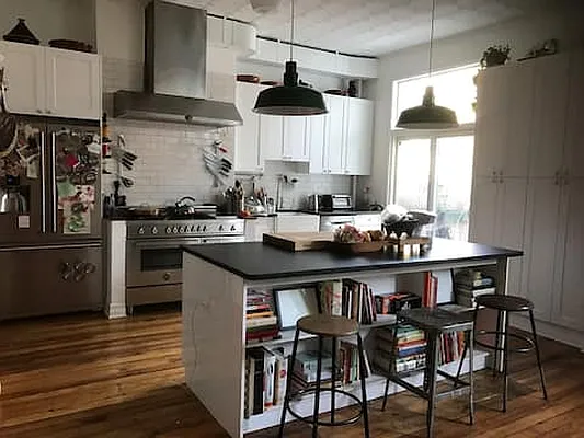 Rented by Sidewalk Realty LLC | media 14