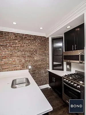 Rented by Bond New York | media 32