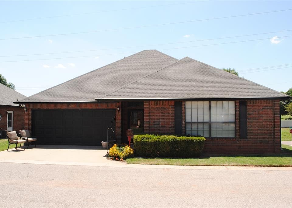2nd image of 1229 N Canyon Way