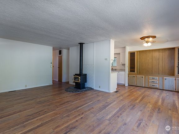 4th image of 301 Appaloosa Drive