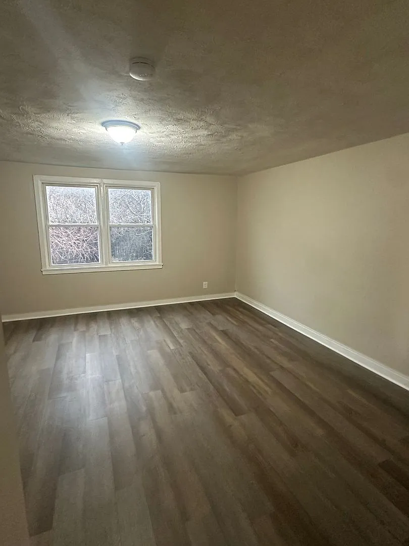 40-50 Lardner Court — Photo 3
