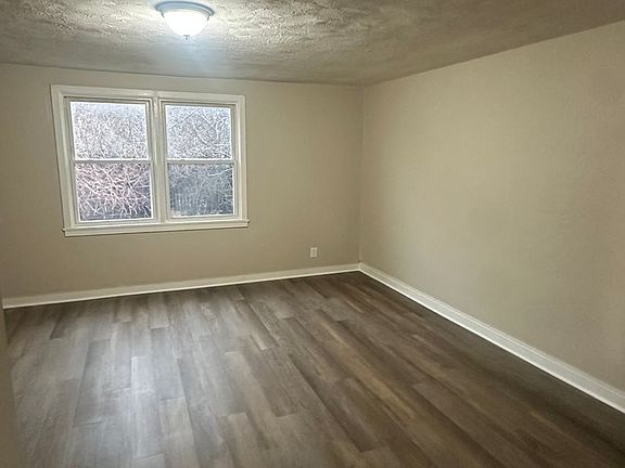 3rd image of 40-50 Lardner Ct