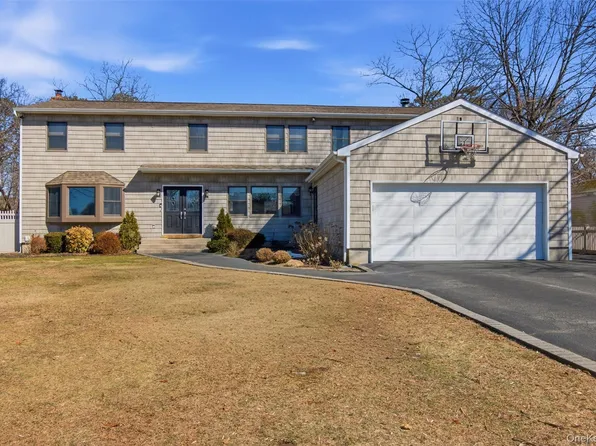 741 10th Street, Islip Terrace, NY 11752