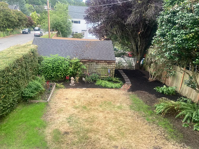 432 Dewey Pl E — Photo 4