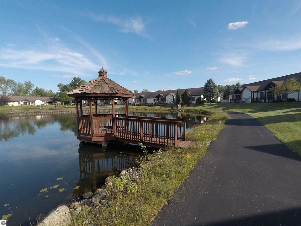 265 Wildwood Dr, Cadillac, MI 49601 Zillow