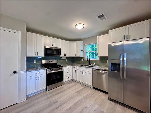 4th image of 3814 Whaley Ct