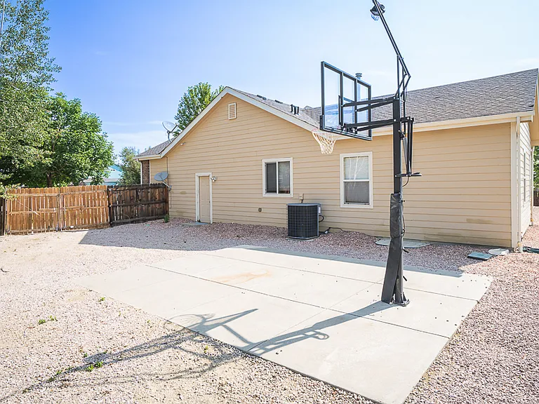 4846 Maggie Ct — Photo 13
