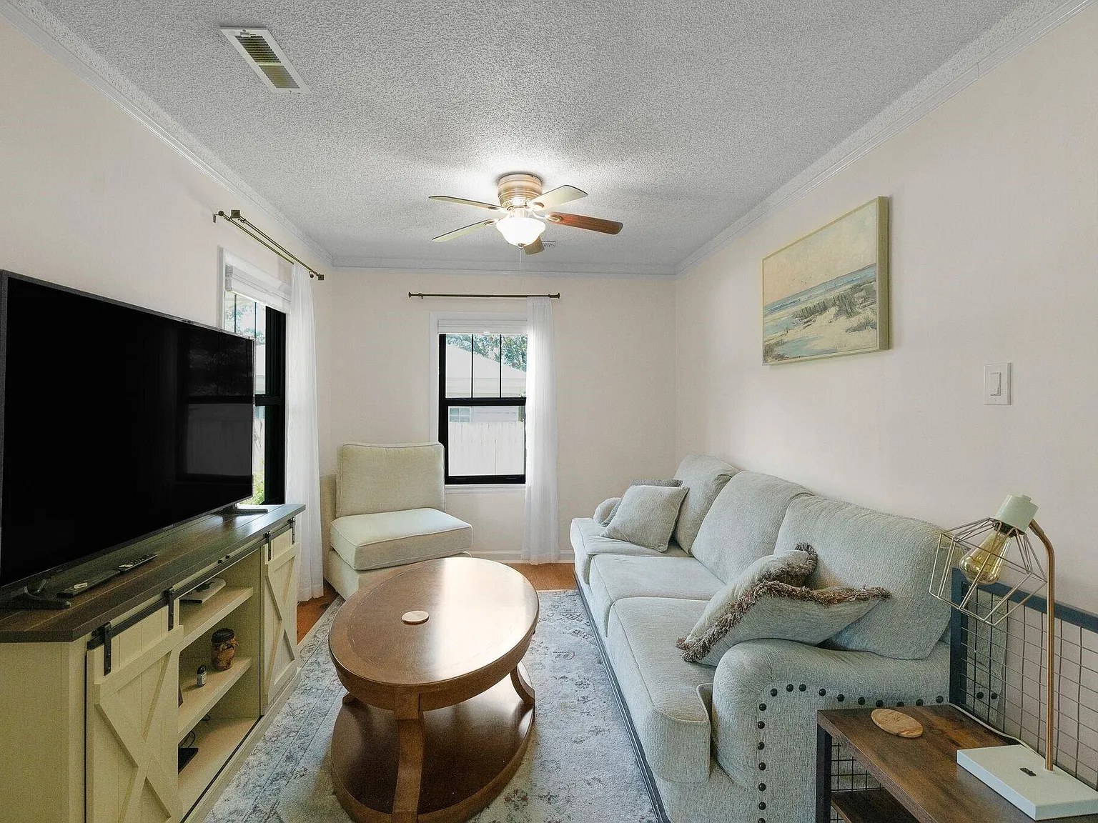 2 bed, 1.0 bath, 720 sqft, $1,900 — Photo 3