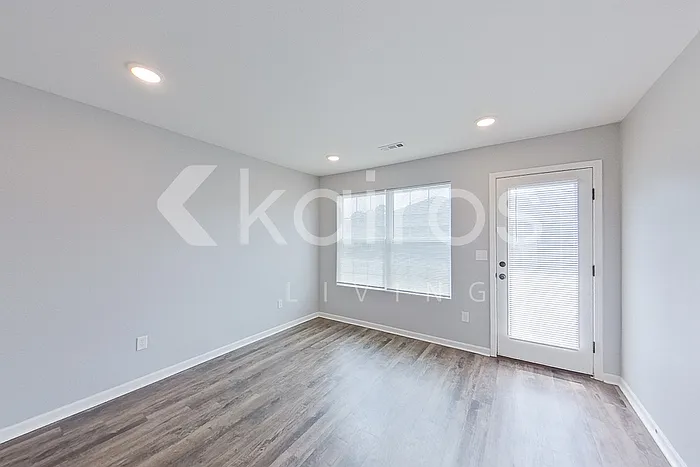 3 bed, 2.0 bath, 1263 sqft, $1,425 — Photo 4