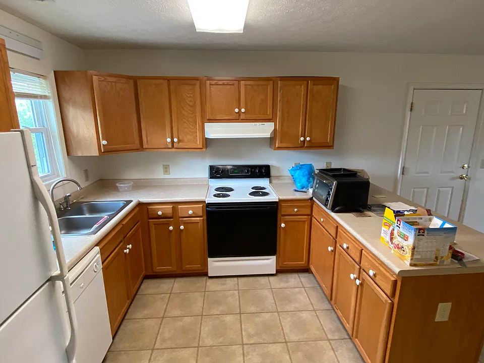 1282 N Main St #3