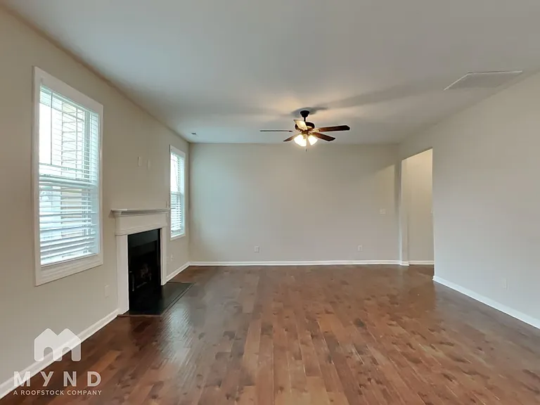 225 E Webber Ln — Photo 3
