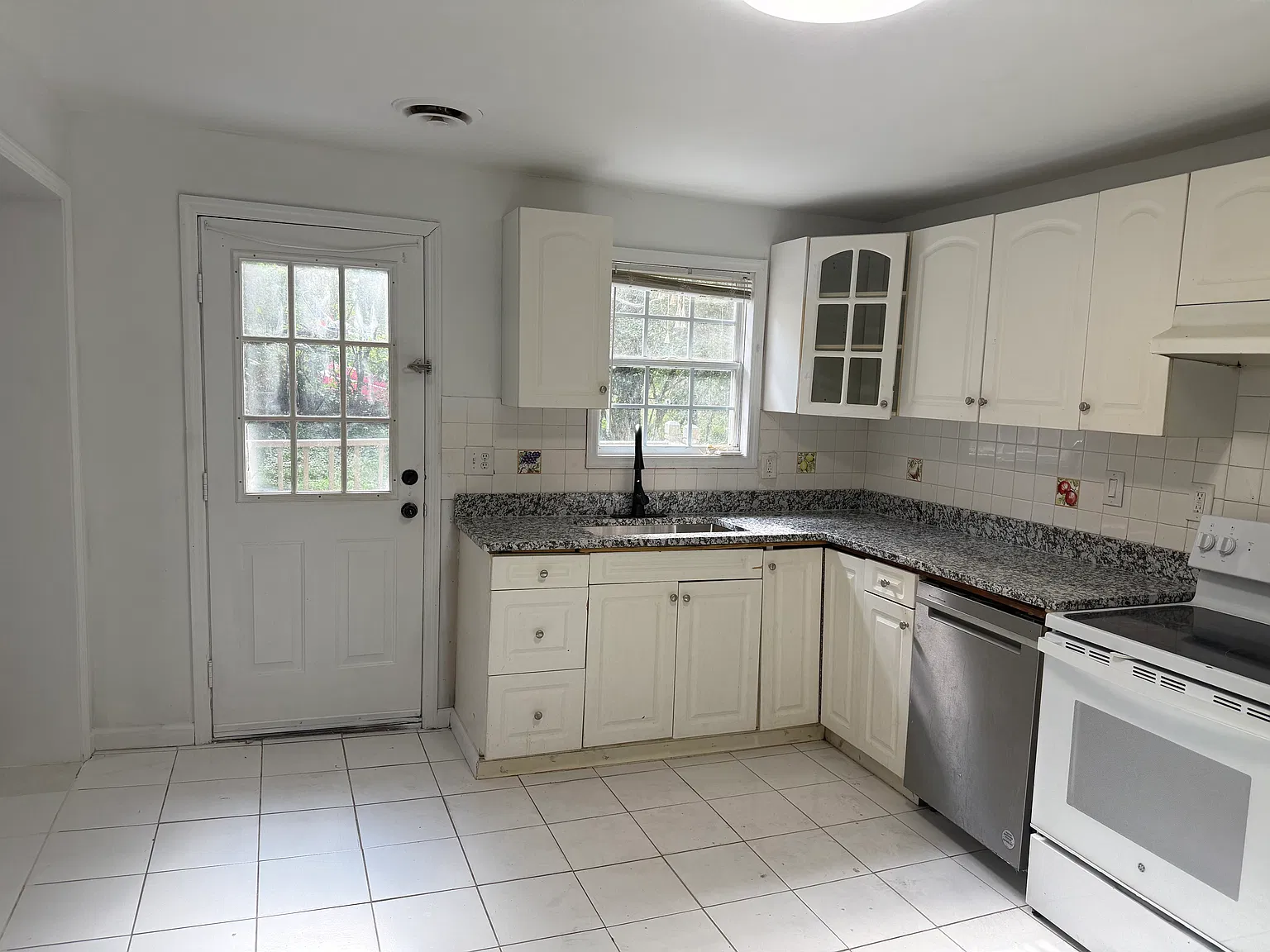 2 bed, 936 sqft, $1,400 — Photo 1