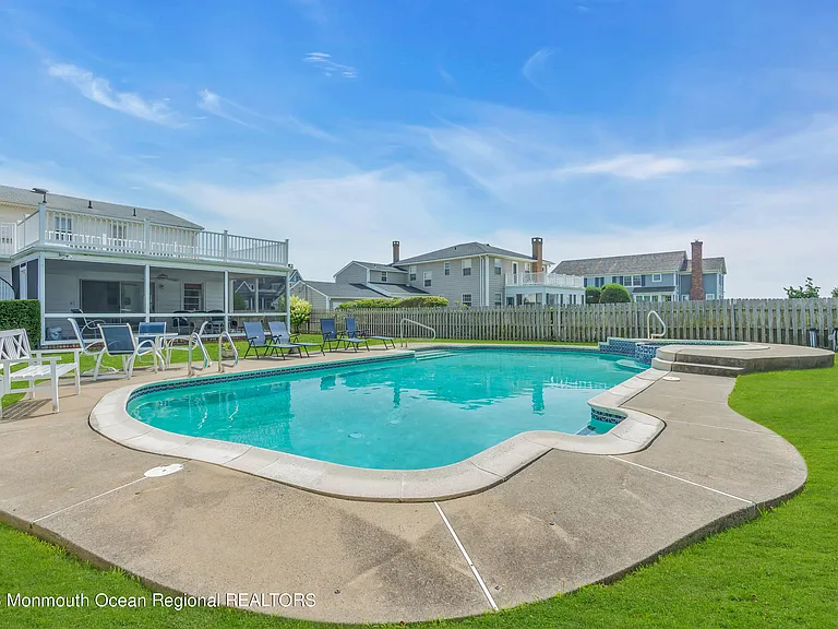 7 Howell Ave — Photo 47