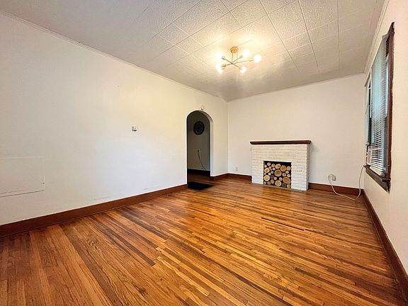 3rd image of 209 W 8th Ave APT 1