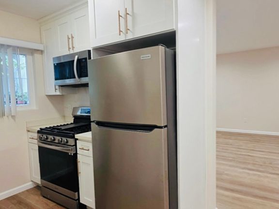 5th image of 138 N Belmont St APT 7