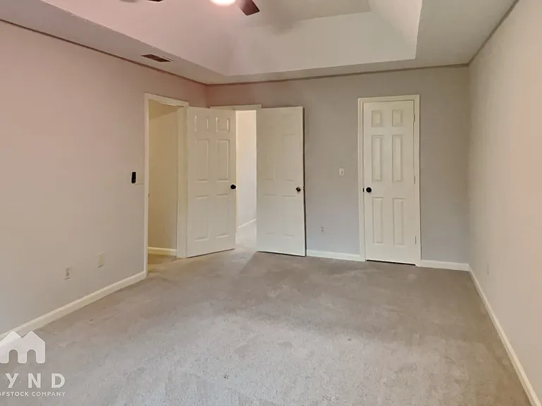 4915 Willow Ln — Photo 10