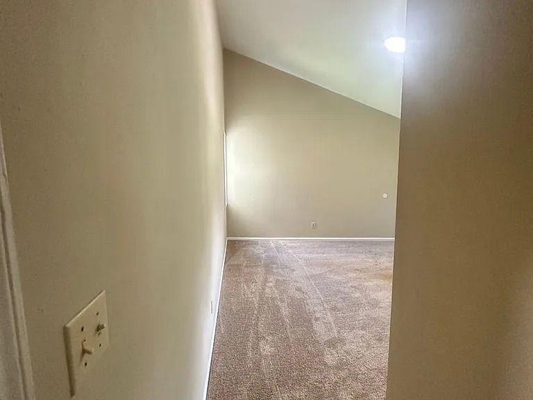 2738 Tyndall Dr — Photo 17