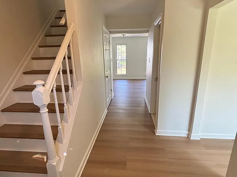 2900 Madeira Ct — Photo 4