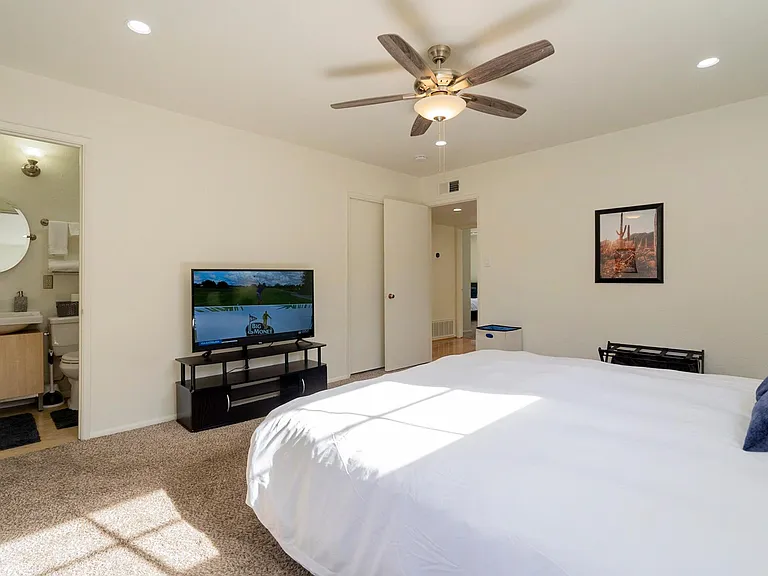 Large Primary Bedroom with In-Suite Full Bath, Luxury Memory-Foam Mattress and Smart TV