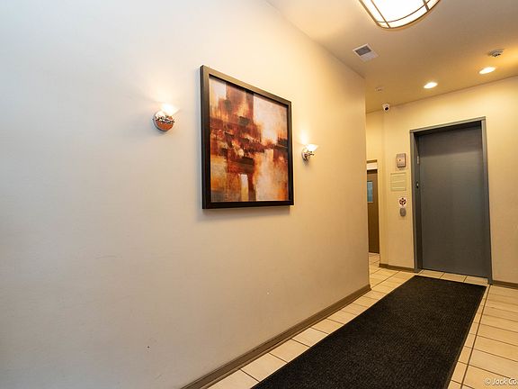5th image of 2143 W Wellington Ave Unit 407