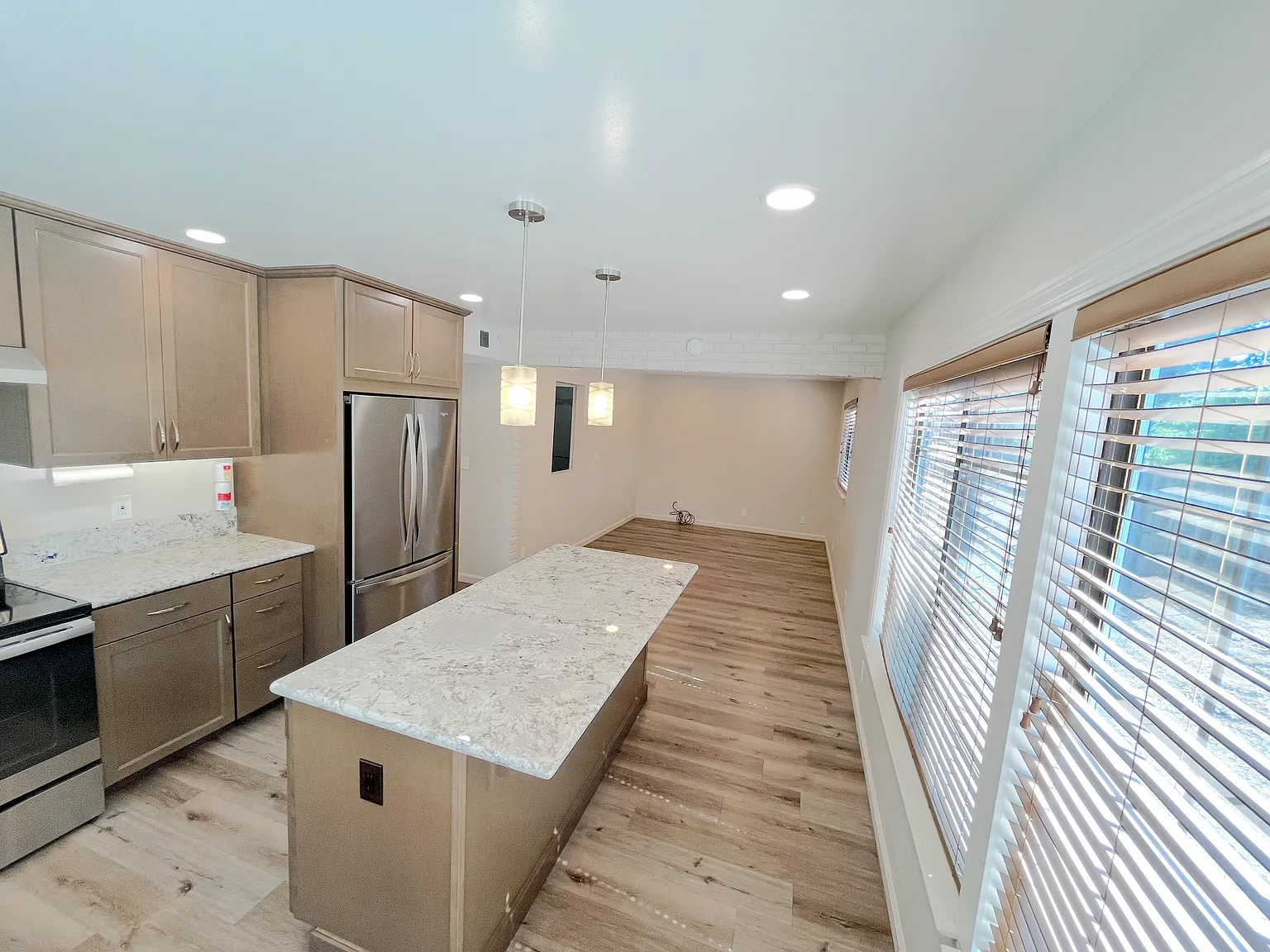 4 bed, 1380 sqft, $4,500 — Photo 4