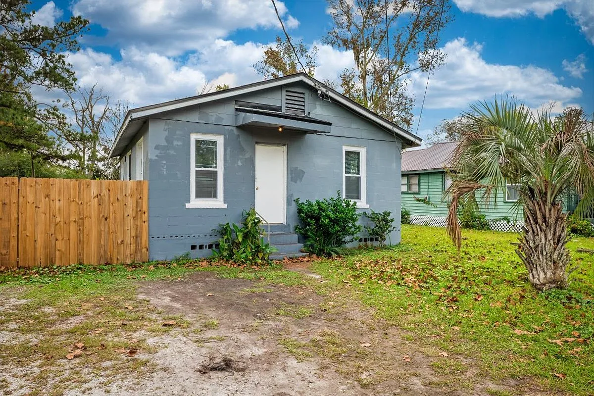 4 bed, 1050 sqft, $1,675 — Photo 1