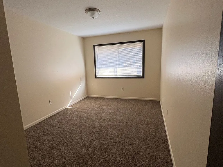 Rocklyn Court Apartments — Photo 13
