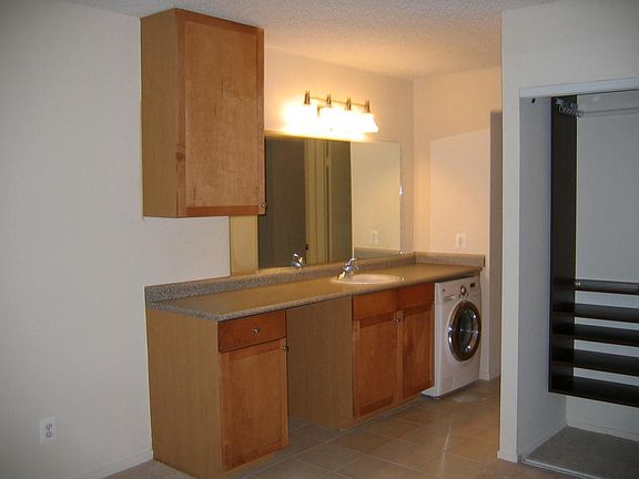 4th image of 75 S Reynolds St APT 120