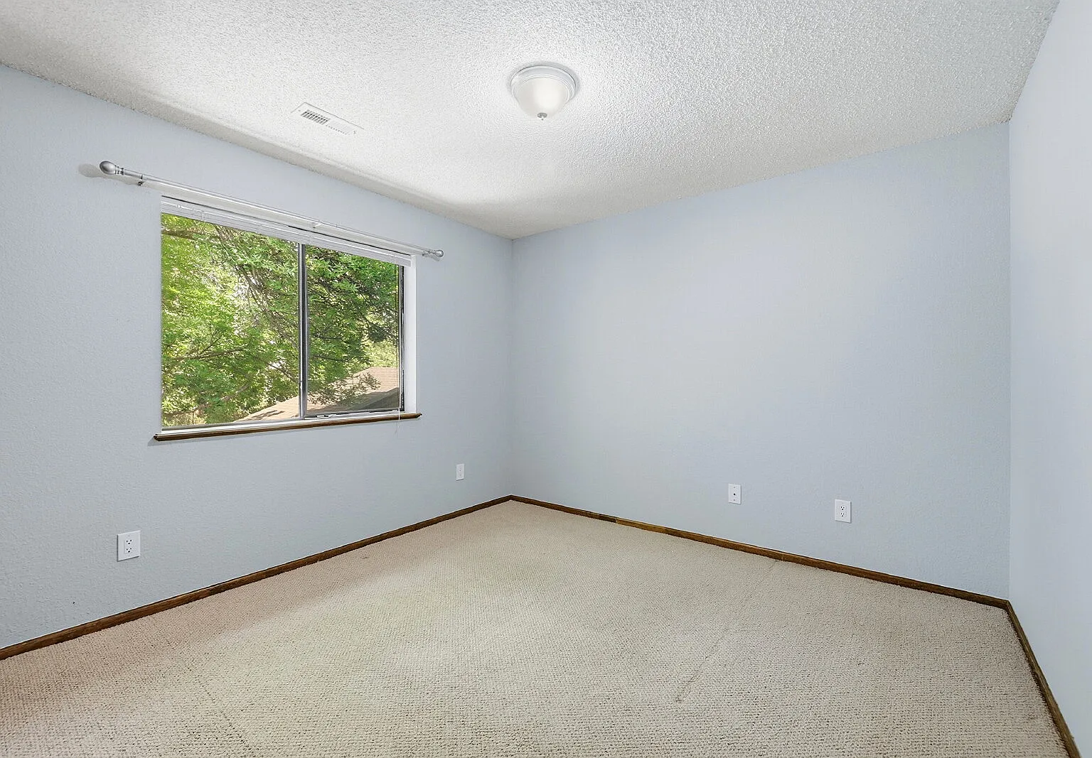3 bed, 2.0 bath, 1224 sqft, $2,596 — Photo 4