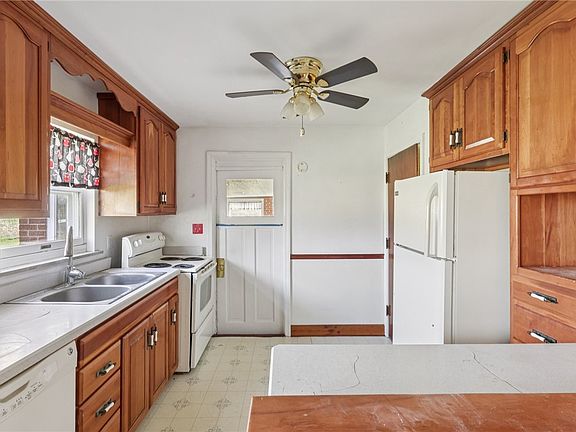 5th image of 441 Petersburg Rd N