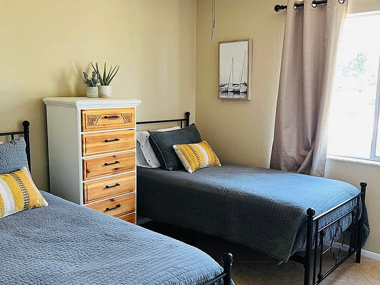 3rd Bedroom with 2 Twins