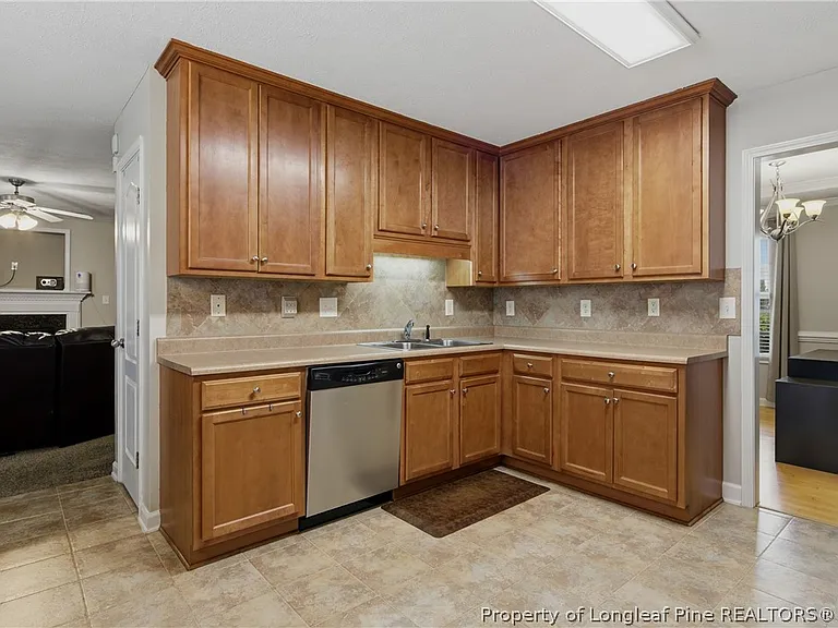 420 Thorncliff Dr — Photo 20