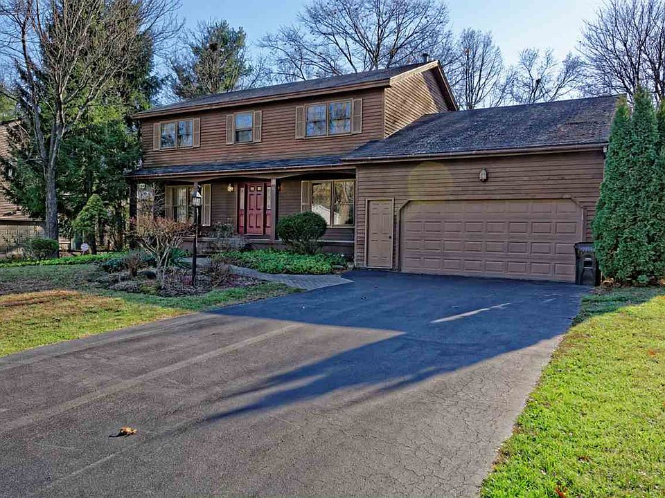 1st image of 4 Knollwood Dr