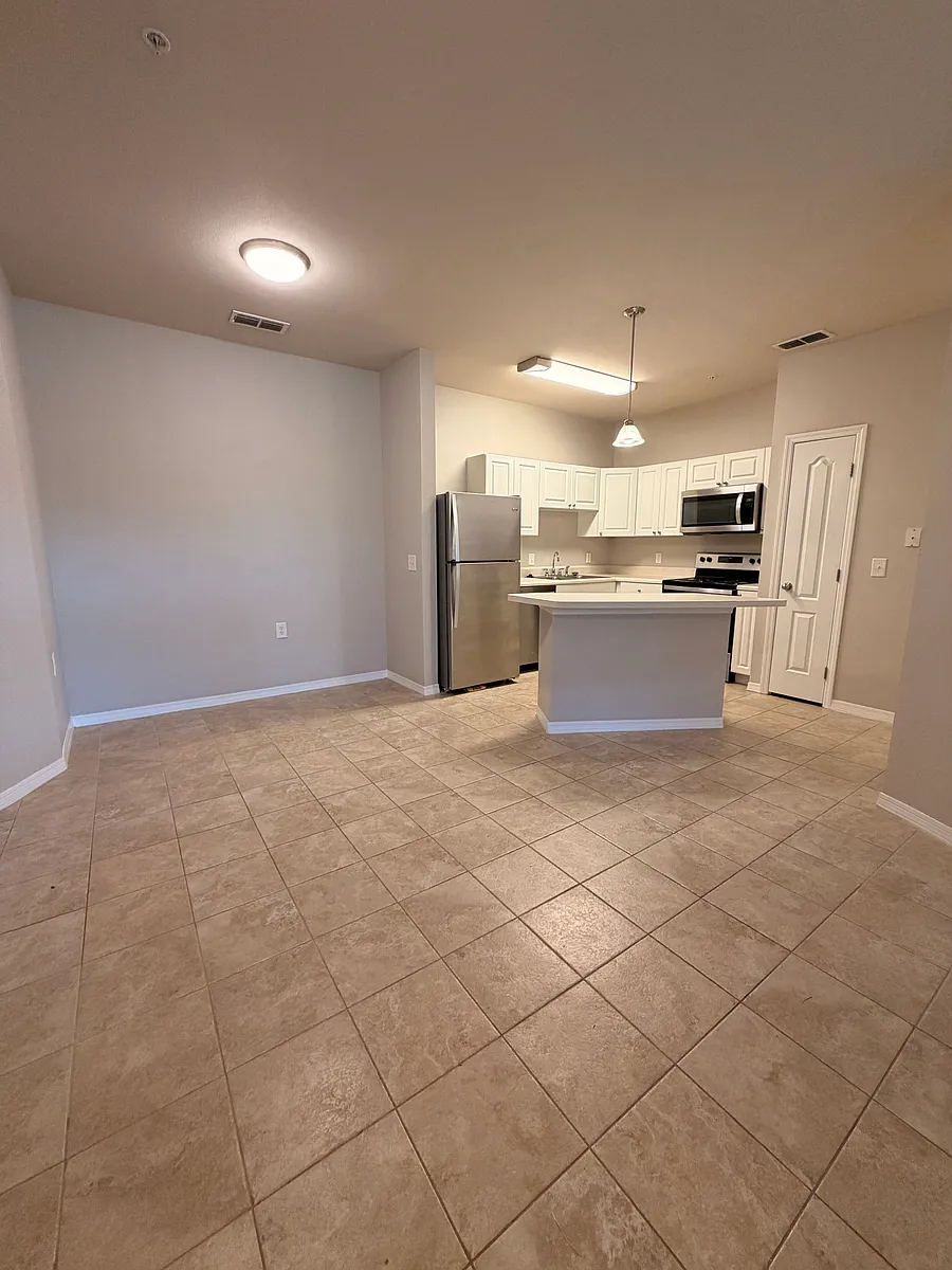 Building Photo - 16501 Harper Pond Ln #101