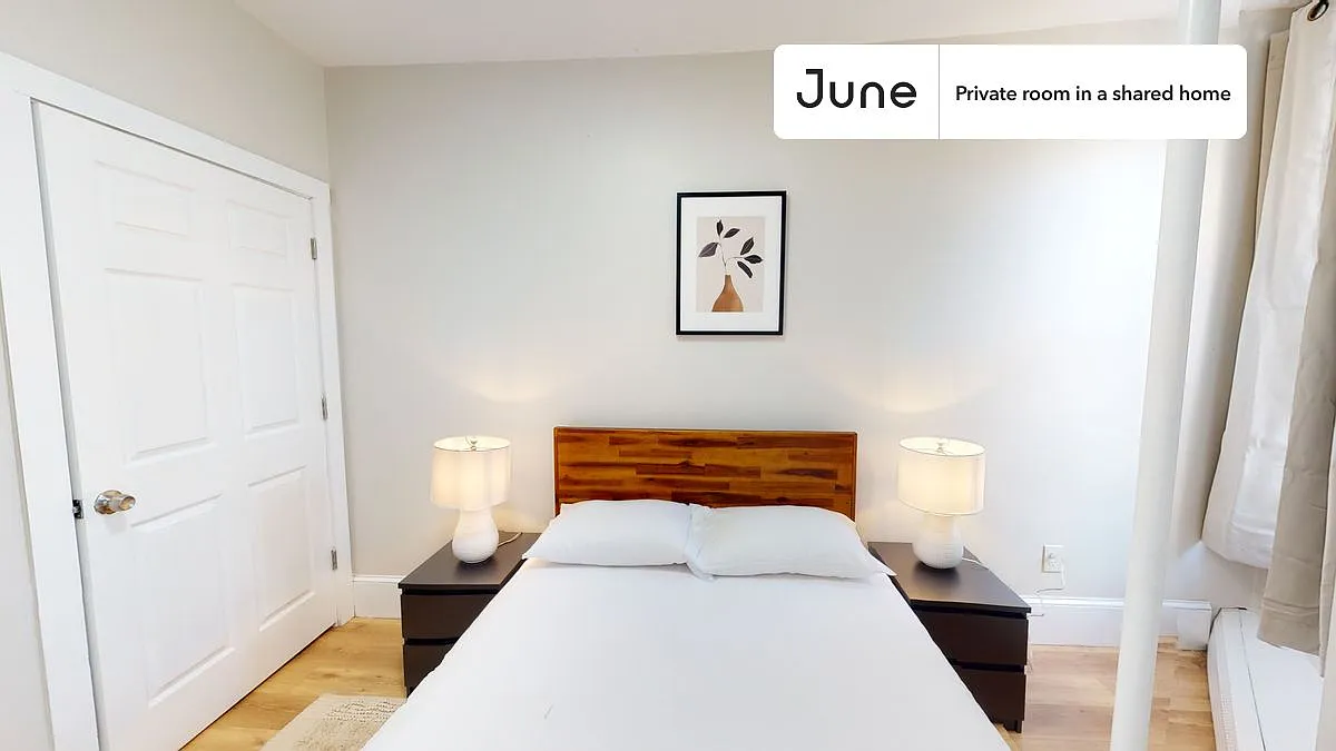 Full bedroom in 5 bed/2 bath home in Brighton #1403 E — Photo 2