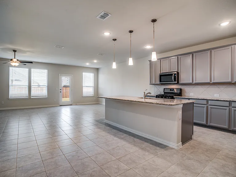 1237 Sharp St — Photo 3