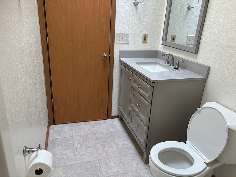 702 Salzburg Ln SE — Photo 5