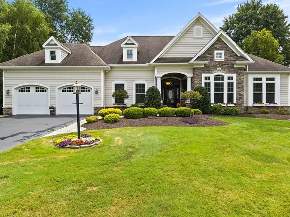 606 Brookstone Bnd, Webster, NY 14580