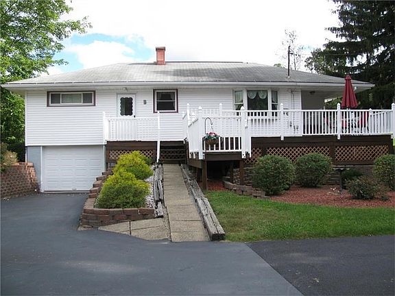 REAR DECK/BLACK TOP DRIVEWAY/ 1 CAR INTEGRAL GARAGE