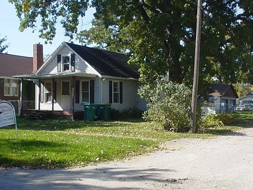 1st image of 208 S Everett St