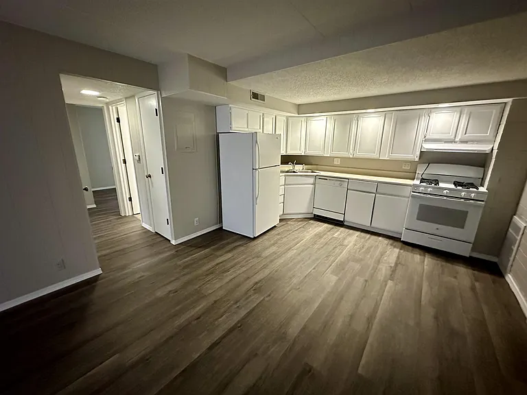 611 W Church St #11 — Photo 4