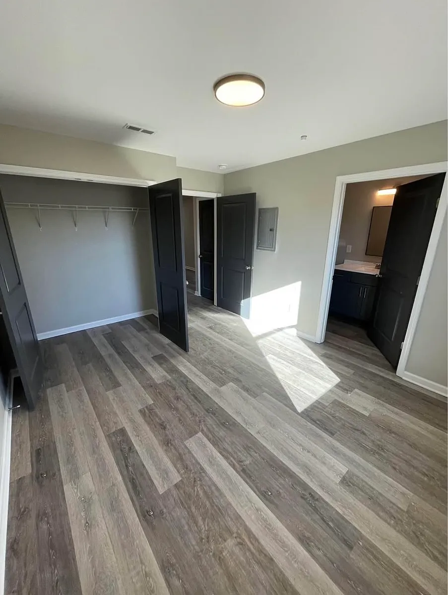 Building Photo - 121 Jefferson Ave W #7