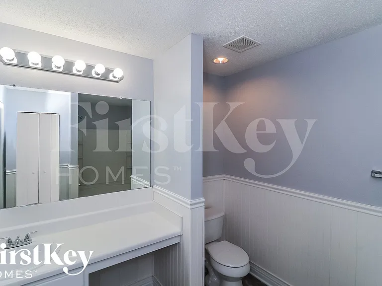 1033 Sycamore Ln — Photo 13