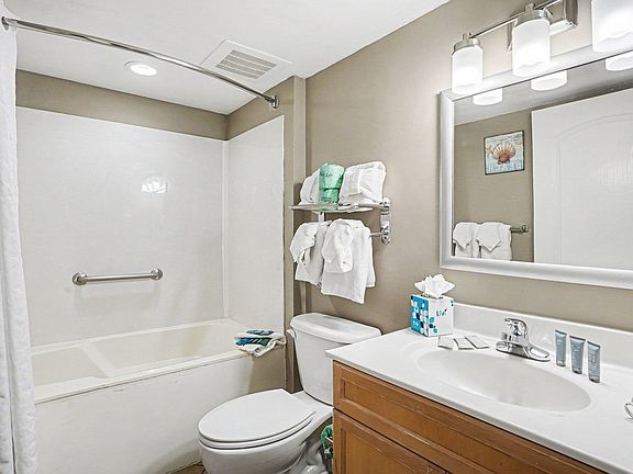 3rd image of 3500 N Ocean Blvd. #501