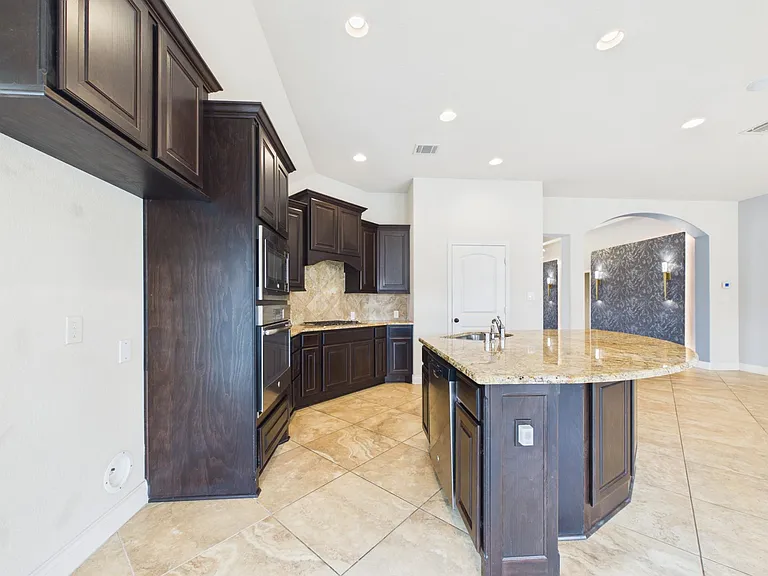 2807 Naples Park Ln — Photo 12