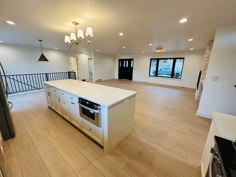 1037 N Willow Way — Photo 3