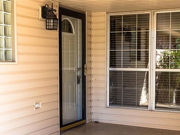3rd image of 705 Woodlawn Dr